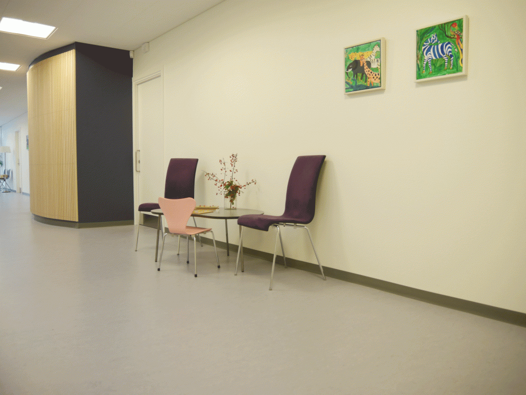 kontorindretning med lyse rum hos sorø tandpleje